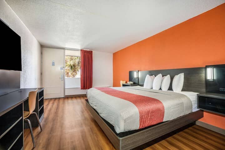 Room 9 of 31