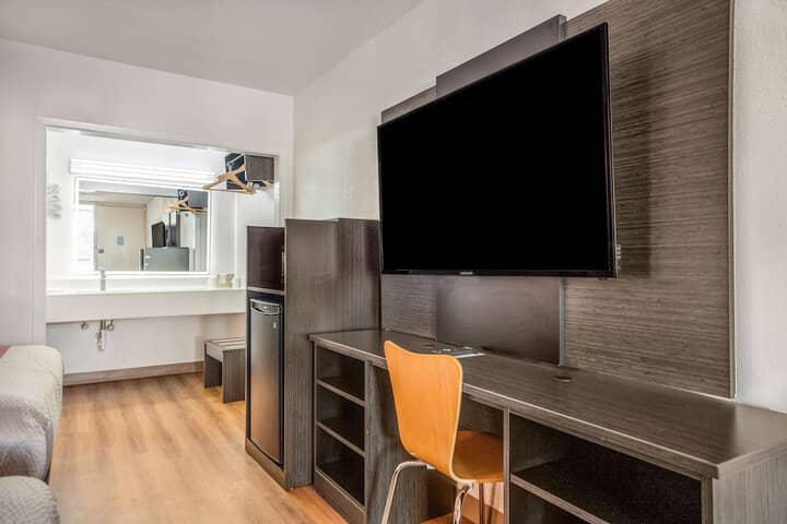 Room 18 of 31