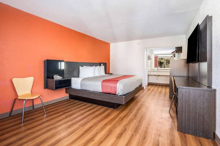 Room 10 of 31